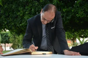 ADIF-Livre-d_or_-temoignage-du-ministre-de-l_enseignement-superieur_